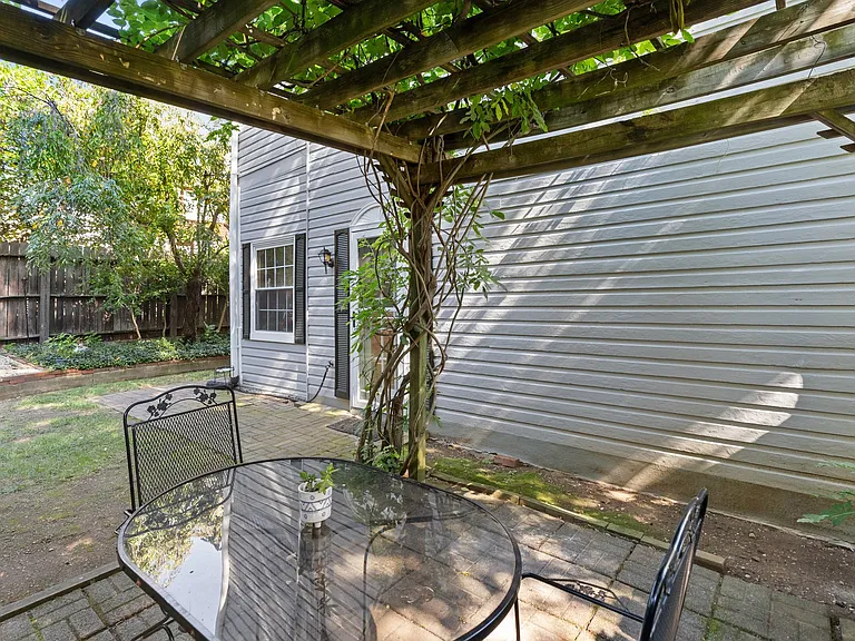 209 N Washington St — Photo 130