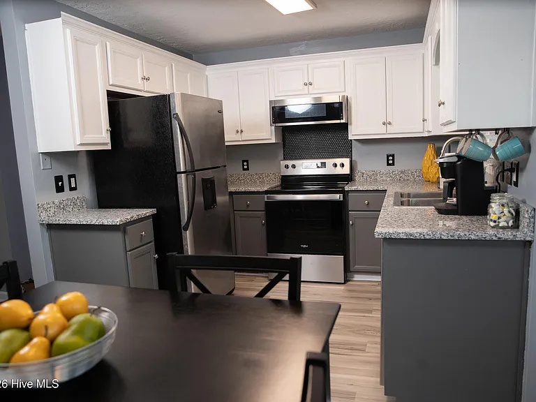 905 Hopkins St — Photo 10