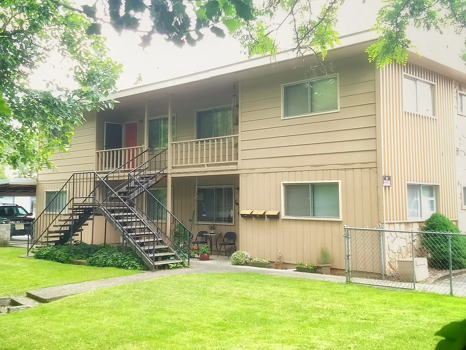 2 bed, 700 sqft, $1,200 — Photo 2