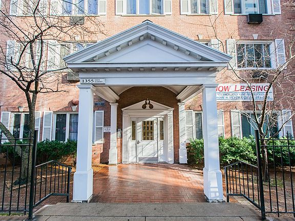 2nd image of 1355 N Dearborn St #205
