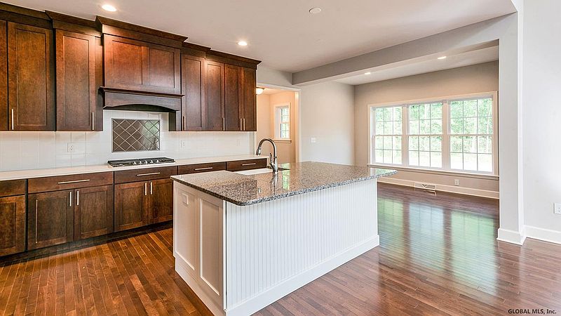 4th image of 39 BERGEN Place