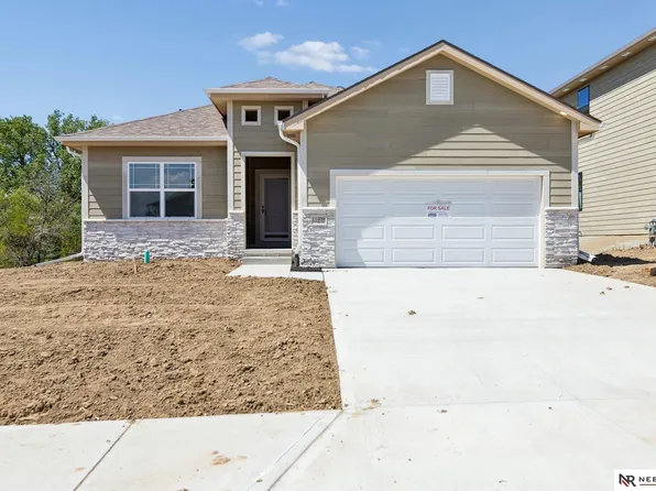 11306 Portage Cir, Papillion, NE 68046