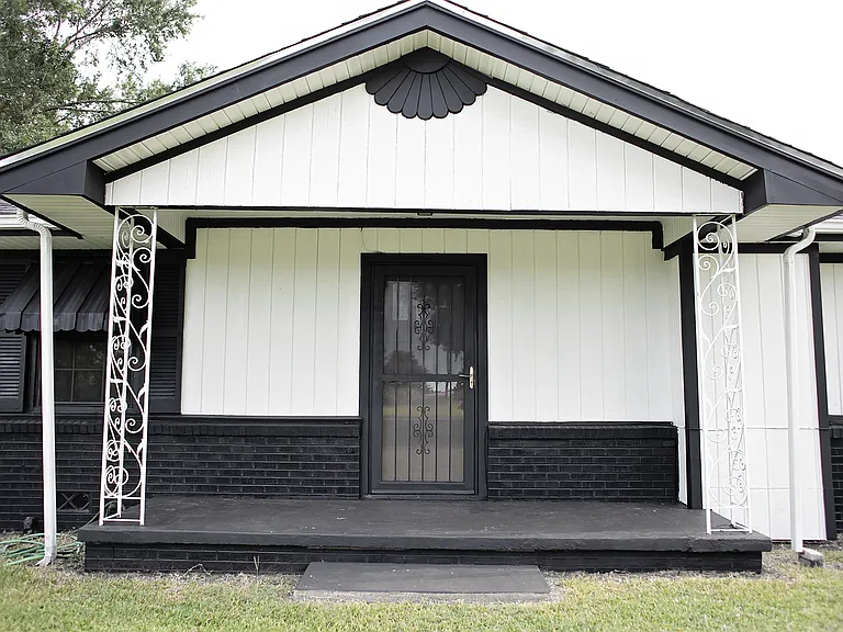 2109 E Goliad Ave — Photo 1