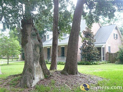 2nd image of 2 Shady Oaks Ln