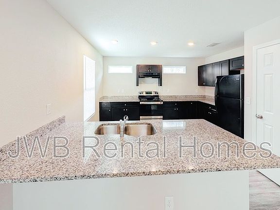 3rd image of 855 Ionia St