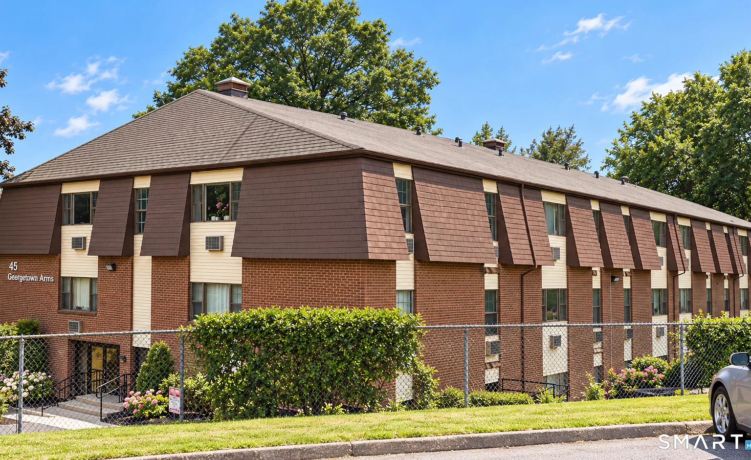 2 bed, 1.0 bath, 800 sqft, $2,050 — Photo 1