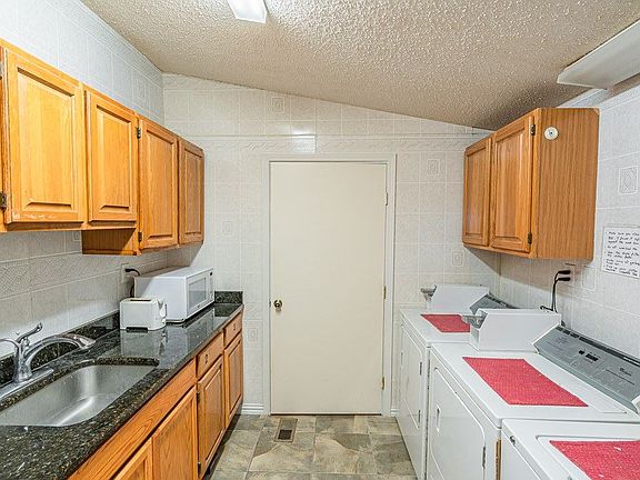 5th image of 307 N Texas Ave