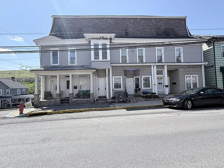 152 E Market St #B — Photo 10