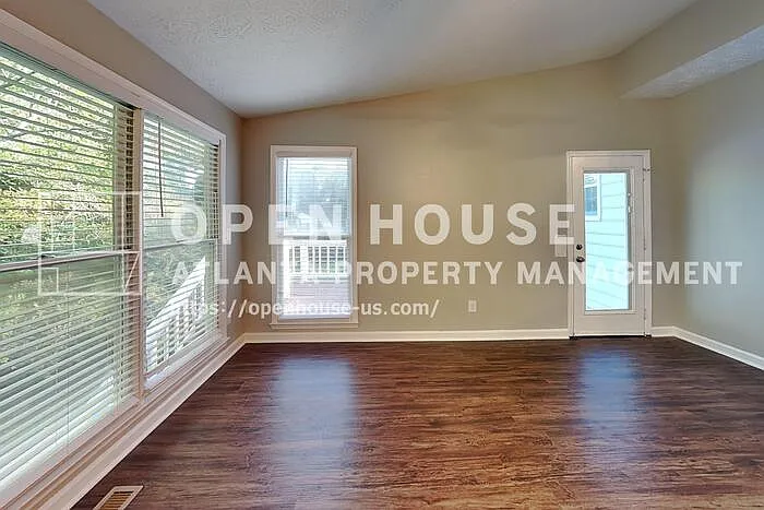 2709 Hawk Dr NE — Photo 16