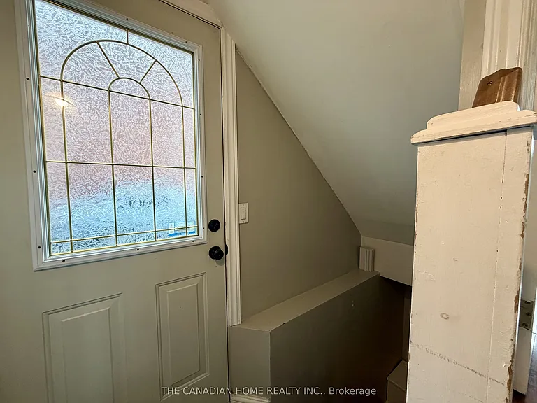 71 English St — Photo 33