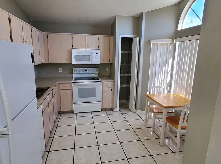 2370 Harbor Town Dr — Photo 5