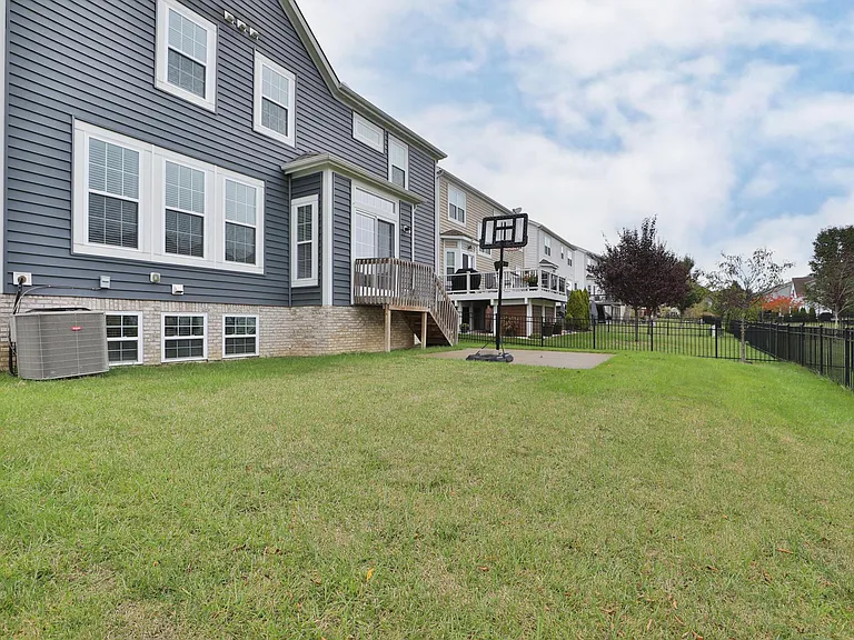 1412 Leesland Dr — Photo 57