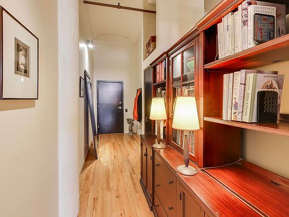 4th image of 1000 W Washington Blvd Unit 418