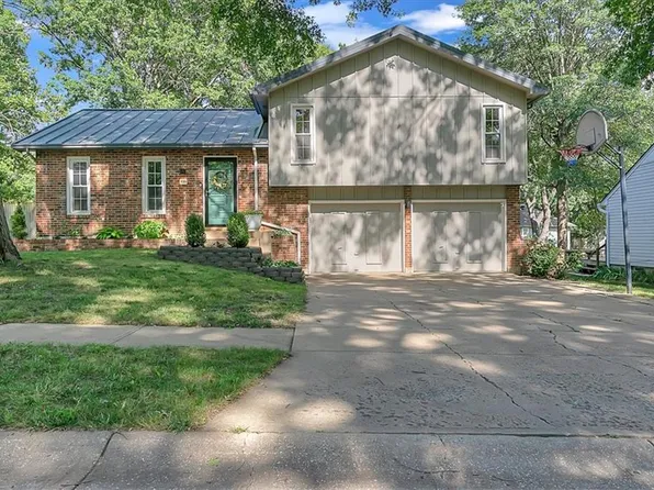 400 S Meadowbrook Ln, Olathe, KS 66062