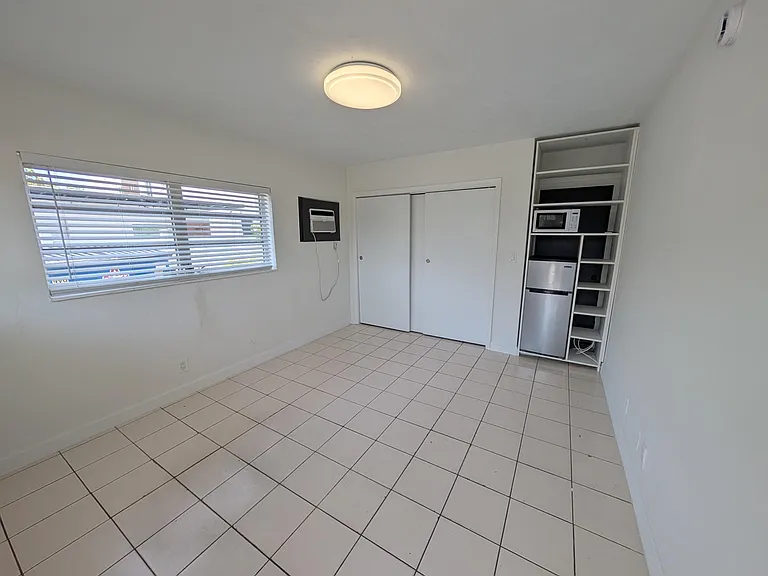 901 NE 16th Ave #8 — Photo 10