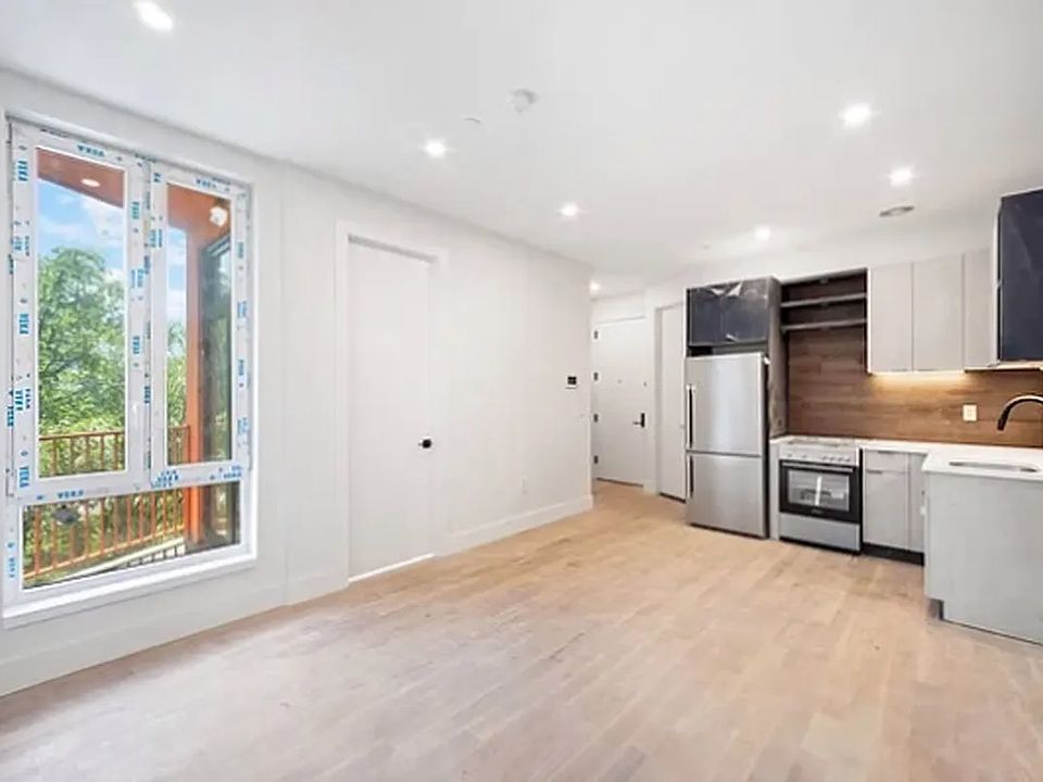 1st image of 391 Meeker Ave #2L