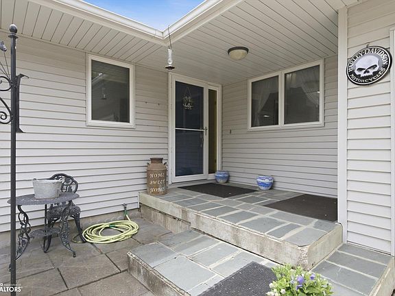 2nd image of 205 Mannavista Ln