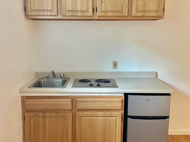 405 Beacon St #A — Photo 3