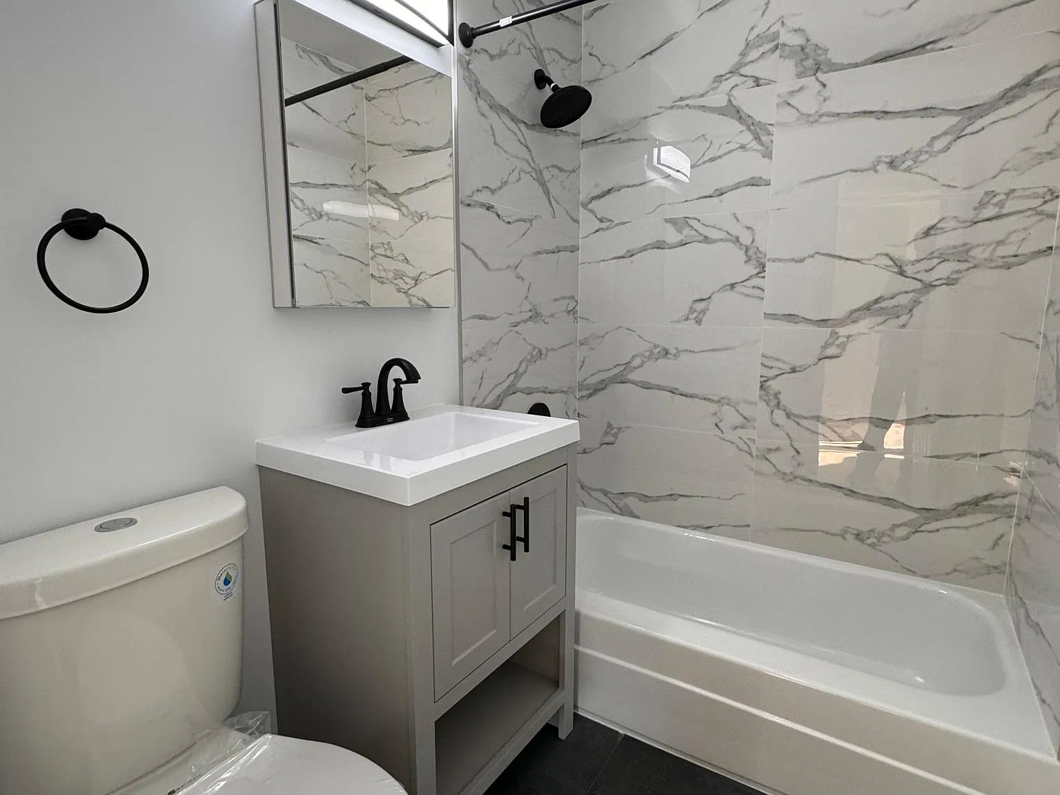 18 Waldron Ave — Photo 2