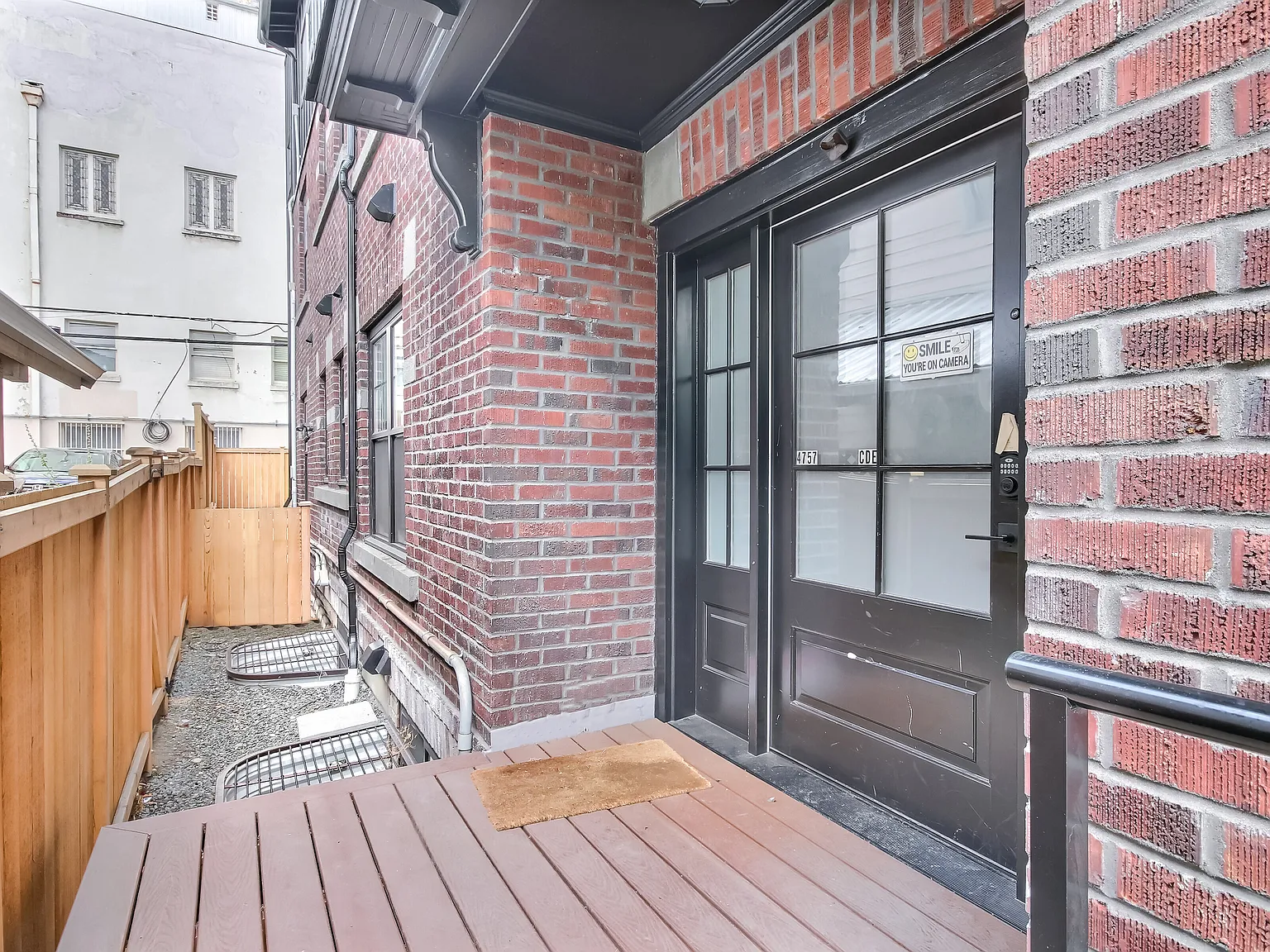 4 bed, 2200 sqft, $5,700 — Photo 3