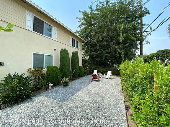 3rd image of 4915 Cahuenga Blvd APT 3