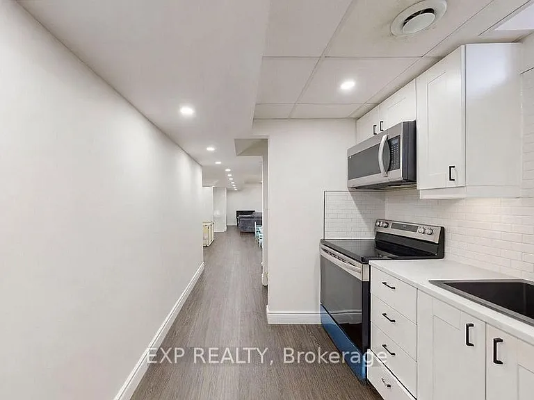 11 Martina Cres — Photo 6