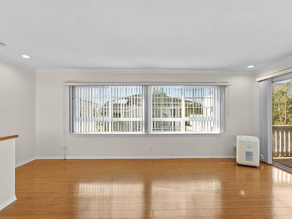 4th image of 1730 1/2 S Carmelina Ave