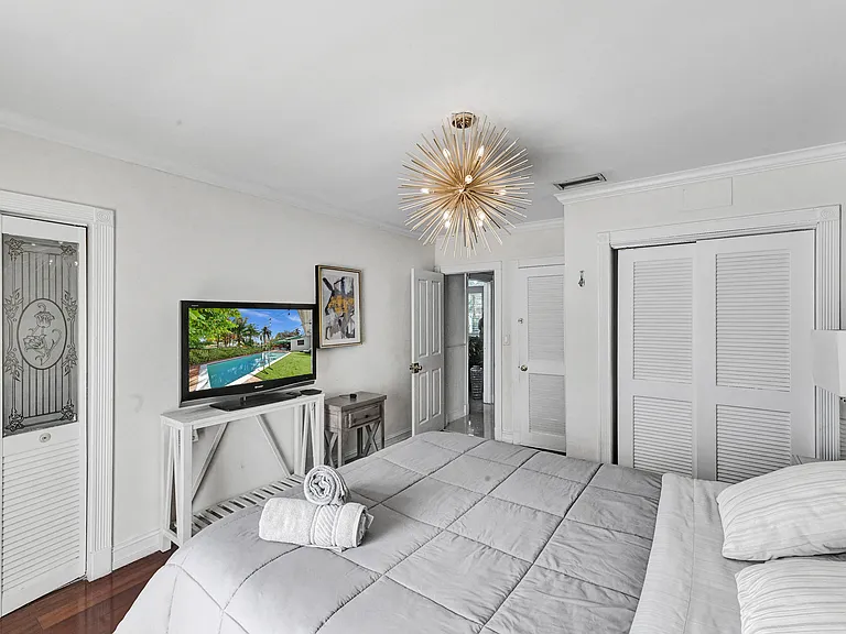 2590 NE 200th St — Photo 51