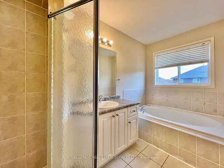 2153 Redstone Cres — Photo 19