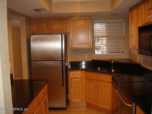 2nd image of 916 Shoreline Cir #916