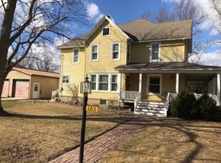 105 W Allen St, Holcomb, IL 61043
