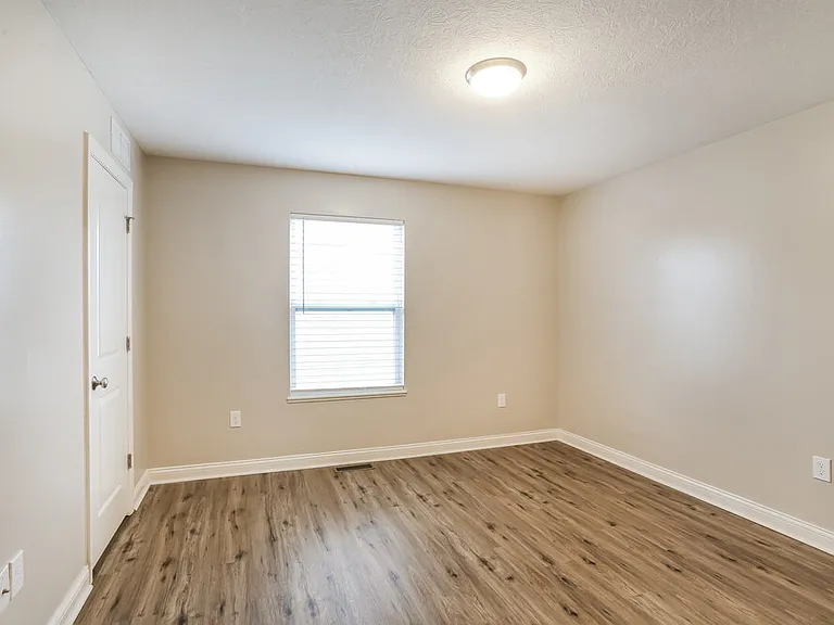 6048 Shreven Dr — Photo 13