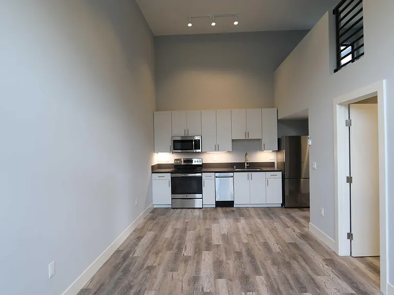 8465 Broadway #306 — Photo 13