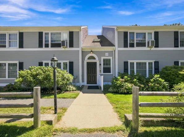 2 Englewood Drive APT H3, Harwich, MA 02645