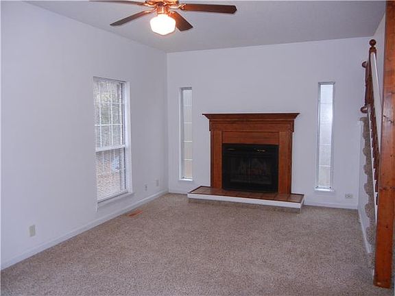 2nd image of 1750 Longbow Ct