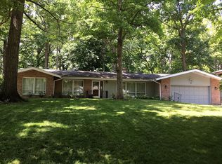32 Lancaster Ln, Lincolnshire, IL