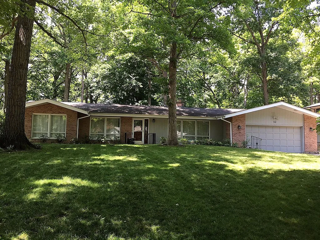32 Lancaster Ln photo 1