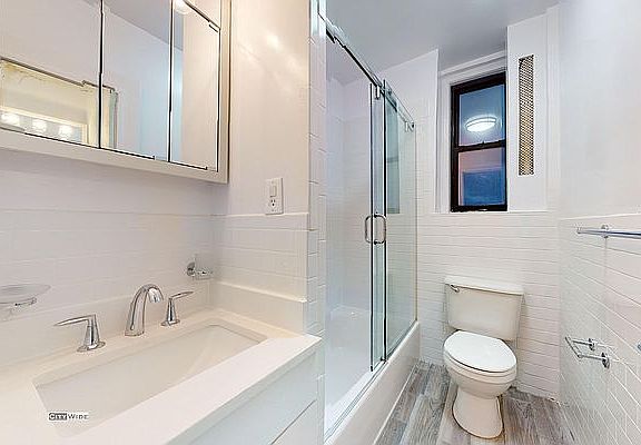 3rd image of 140 E 46th St APT 2M