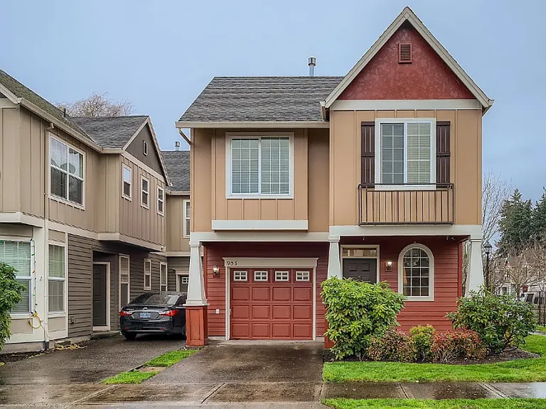 903 SE Elina Ave — Photo 1