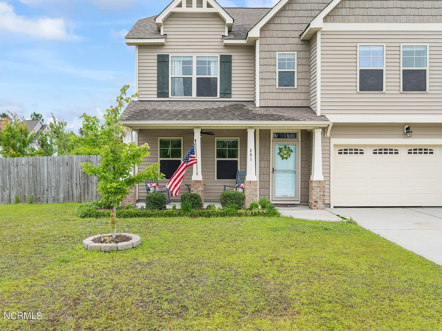 4 bed, 2.5 bath, 2401 sqft, $2,500 — Photo 3