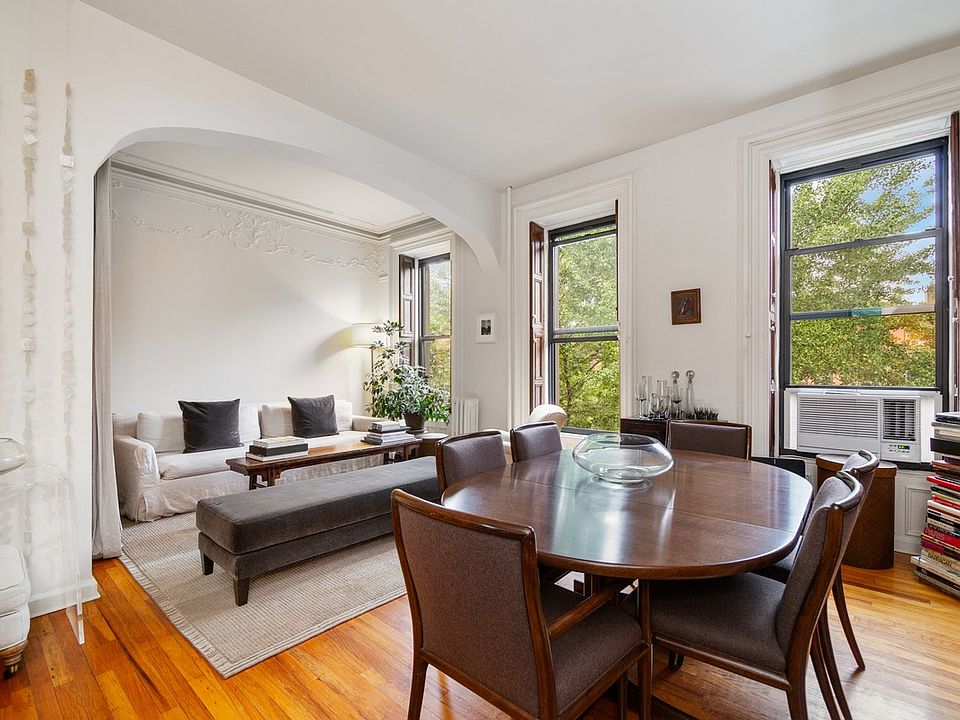 1st image of 204 Park Pl APT 2