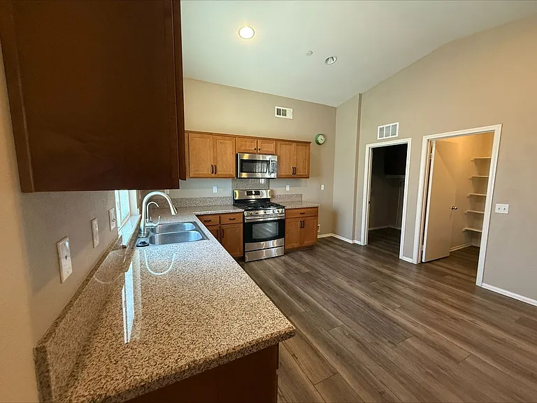 2212 Falcon Dr — Photo 38