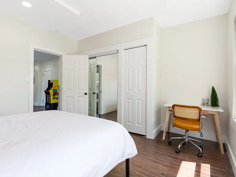 13476 Clifton Blvd #201 — Photo 7