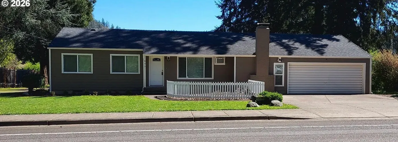 3 bed, 1.5 bath, 1274 sqft, $2,100 — Photo 1