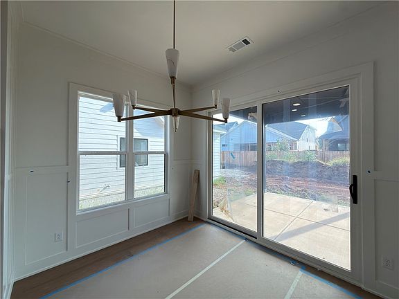 5th image of 6017 S 41st St