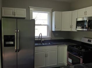 840 N View St, Aurora, IL 60506