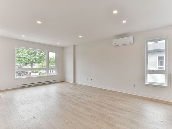 4th image of 619 3e Ave #623