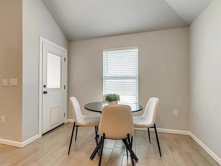 1004 Acacia Creek Dr — Photo 20