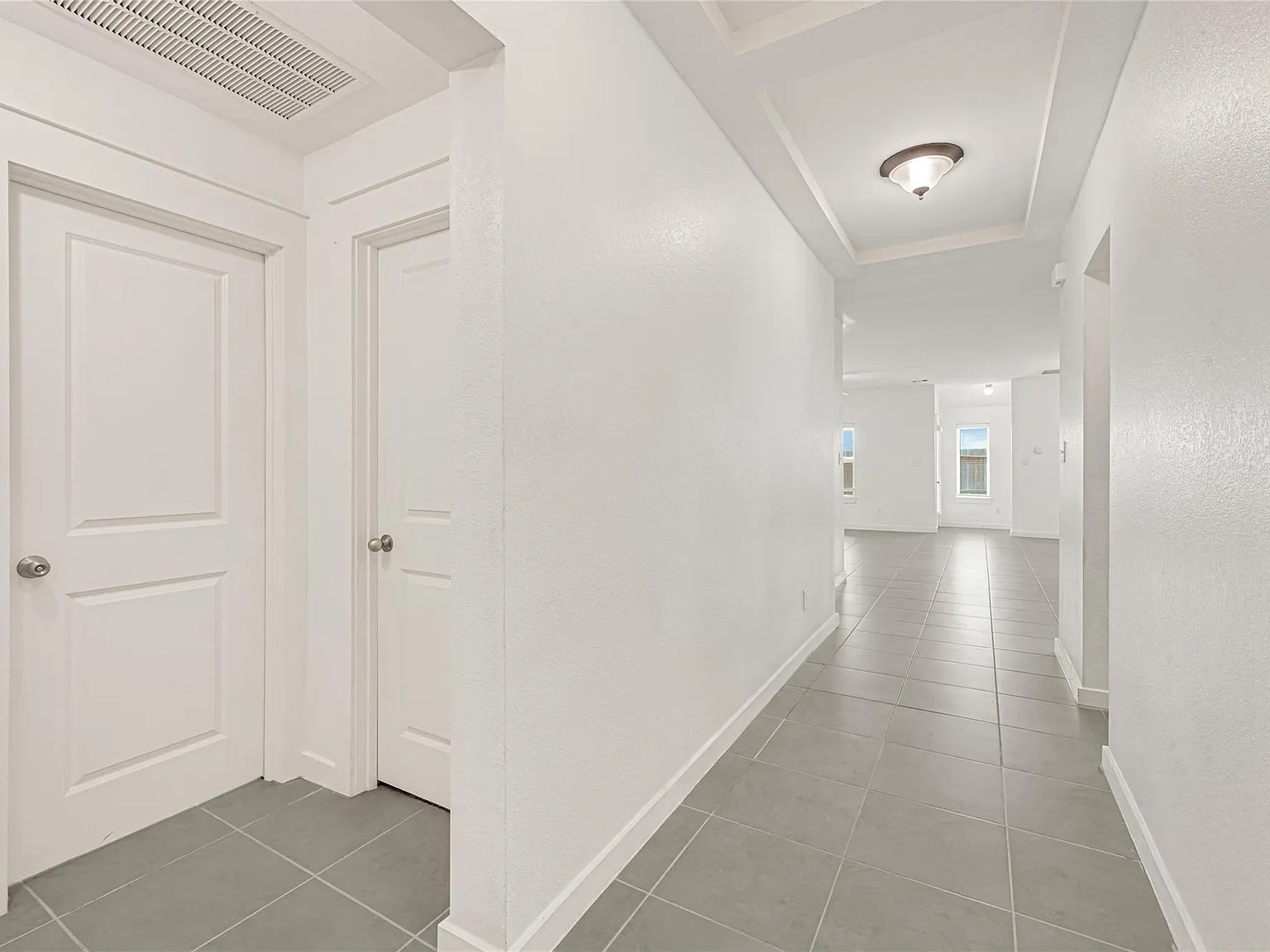 3 bed, 2.0 bath, 1904 sqft, $2,200 — Photo 4
