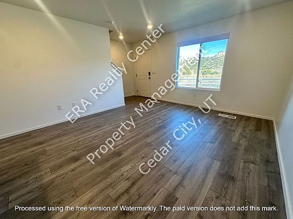 4th image of 573 S May Dr